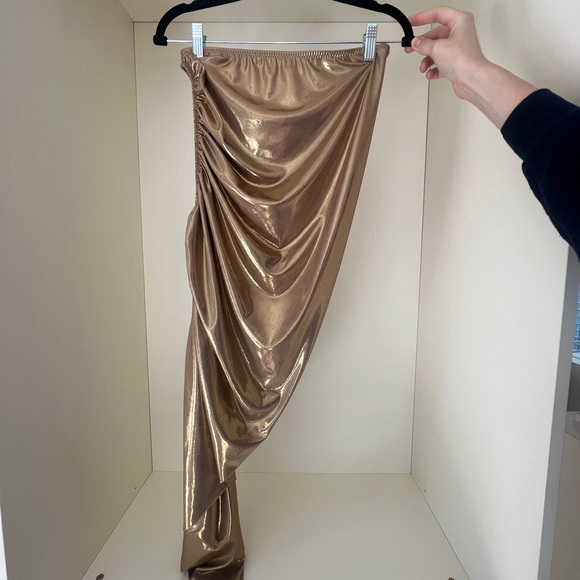 Norma Kamali Diana Metallic One-Shoulder Mini Dress in Gold - Picture 4 of 4